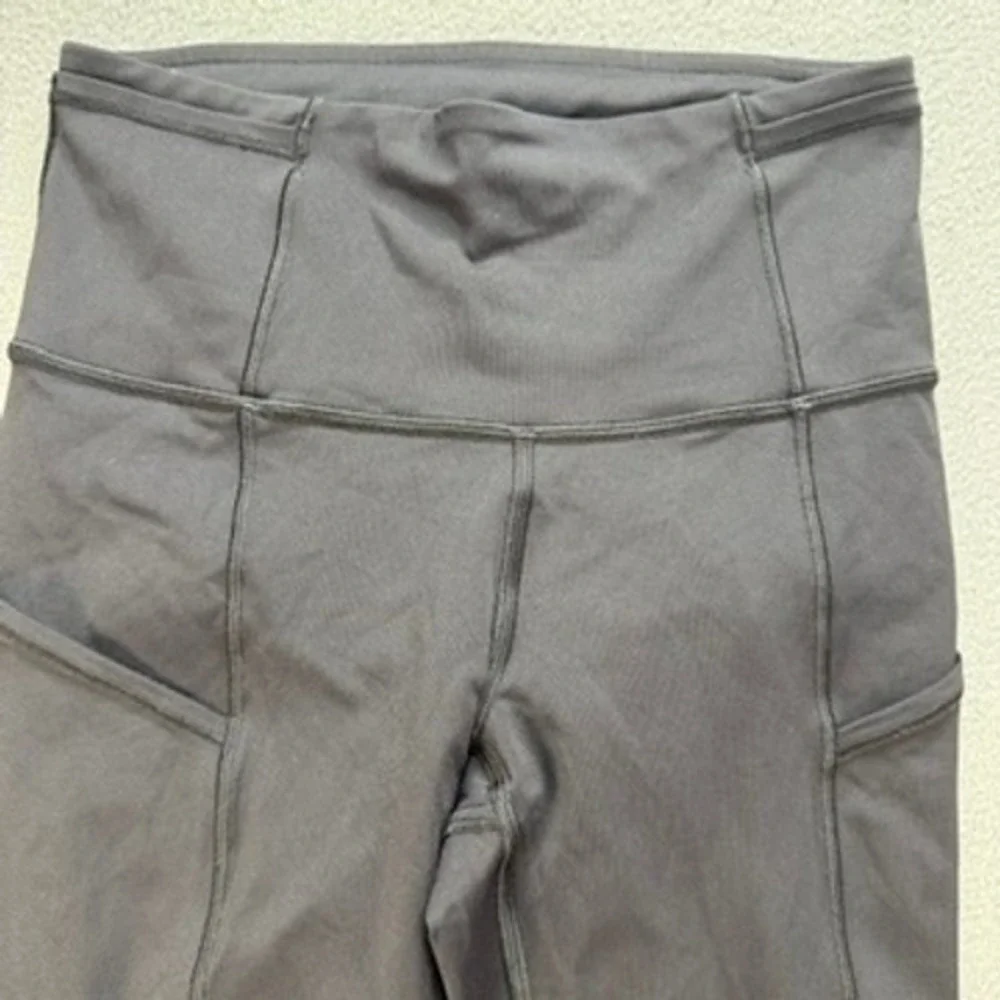 Lululemon Speed Up Crop Leggings 21 Tight‎ Size 2 Black Skull Crossbones Running
